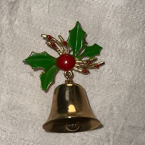 Vintage gold tone Christmas bell with‎ holly leaves brooch/pin
